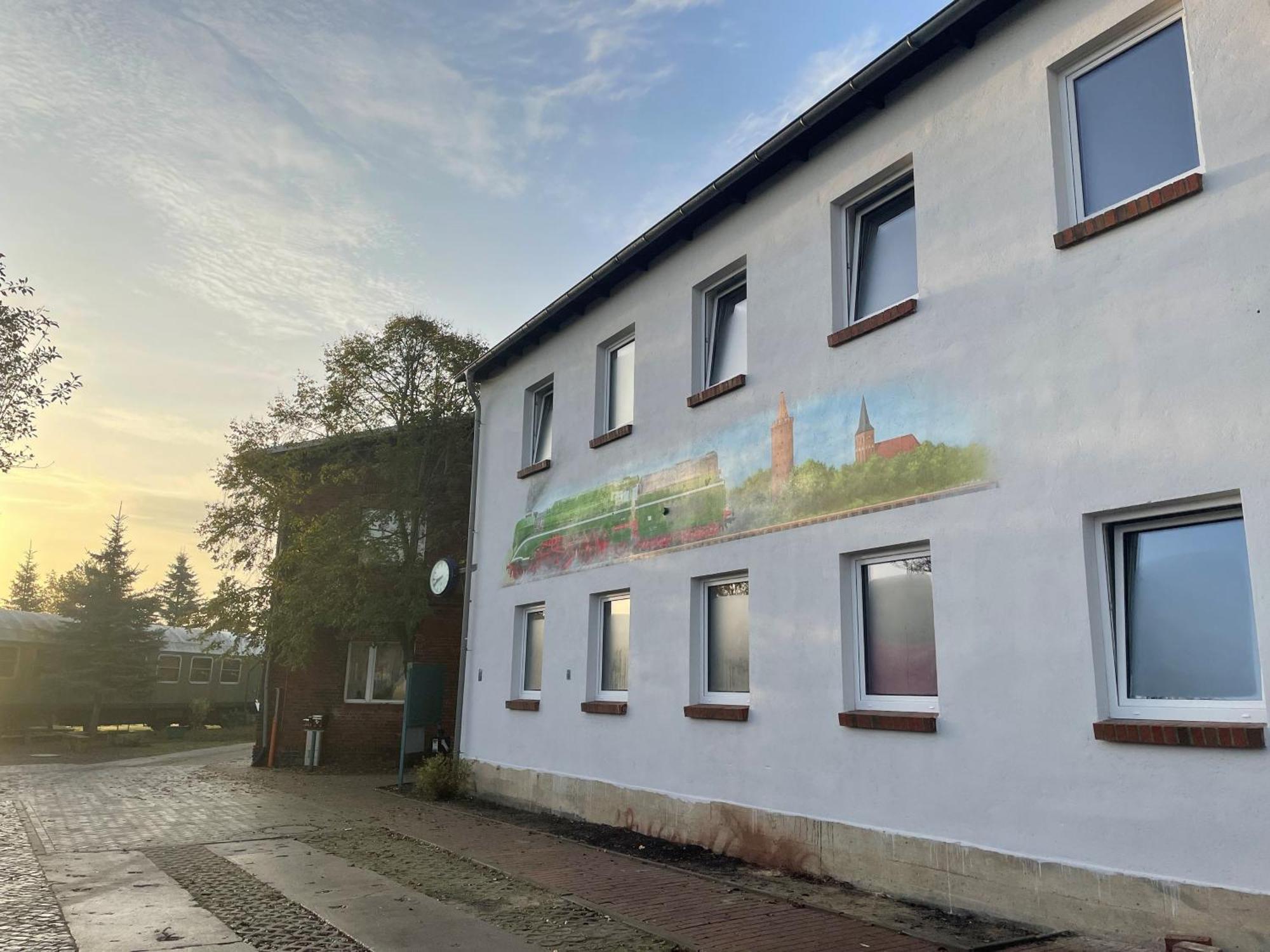 Lokschuppen Pasewalk- Gaestehaus Lokschuppen Exterior photo